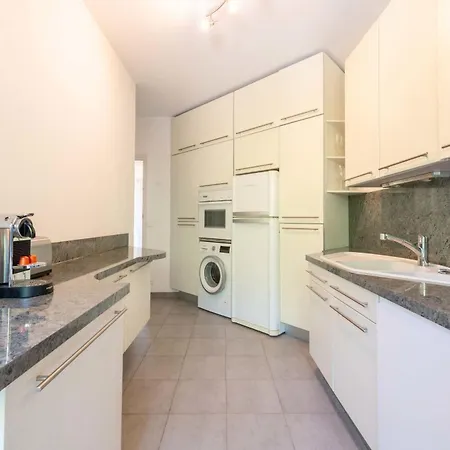 Spacious 1-br With Sea View With Pool * 戛纳