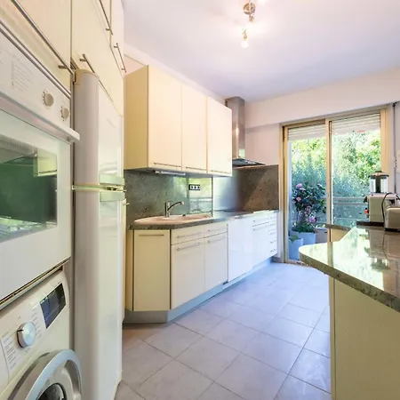 Spacious 1-br With Sea View With Pool Apartment Cannes